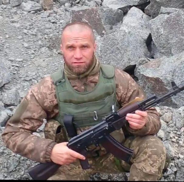 На Прикарпатті на щиті повертається боєць Олександр Роспопа