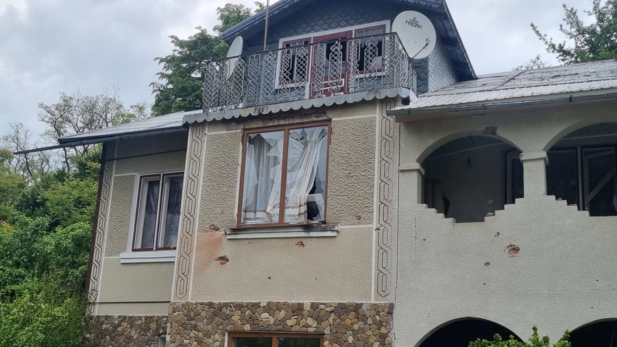 На Прикарпатті уламки російського безпілотника вбили бика, поранили корову й свиней, пошкодили будинки й авто