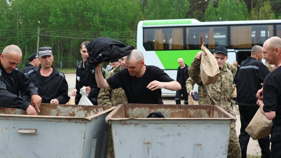 З російського полону повернулося ще 303 захисника України