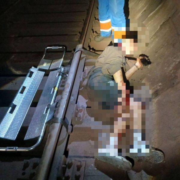 Перелом ноги та струс мозку: у київському метро 19-річний блогер  зачепився за вагон