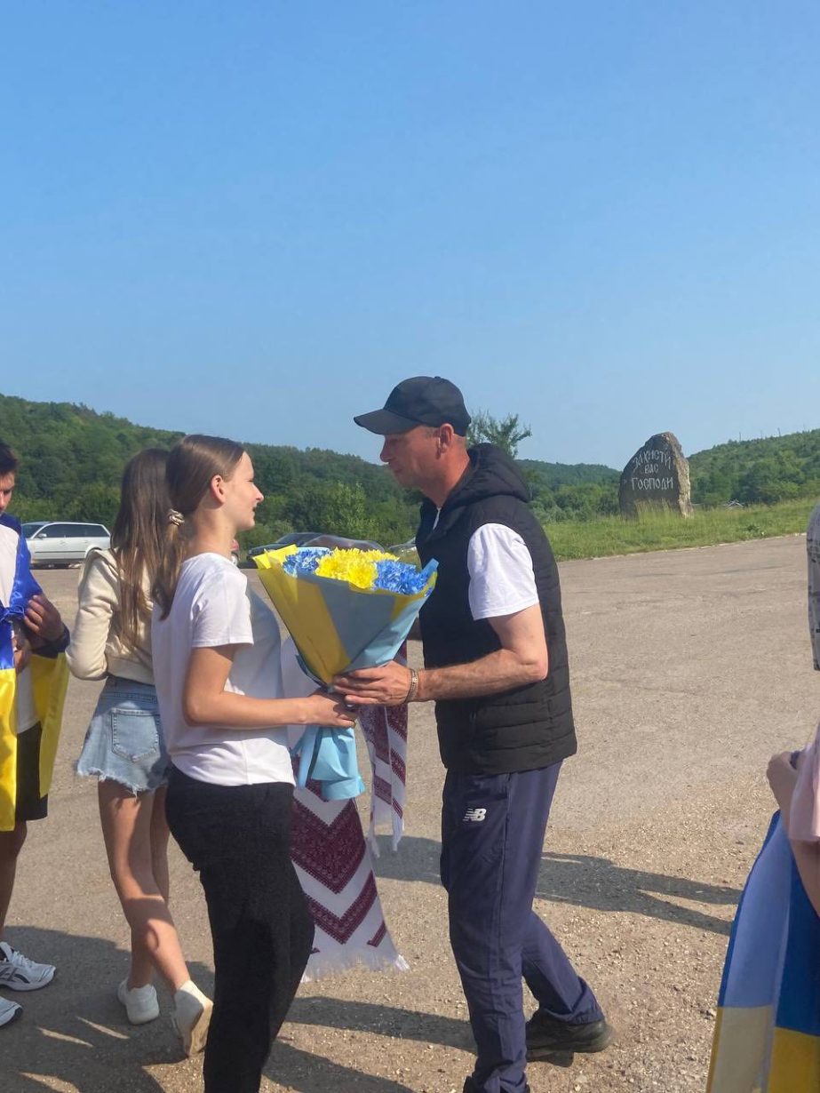 На Городенківщині зустріли Героя Віталія ленчовського, який повернувся додому після 2,5 років неволі