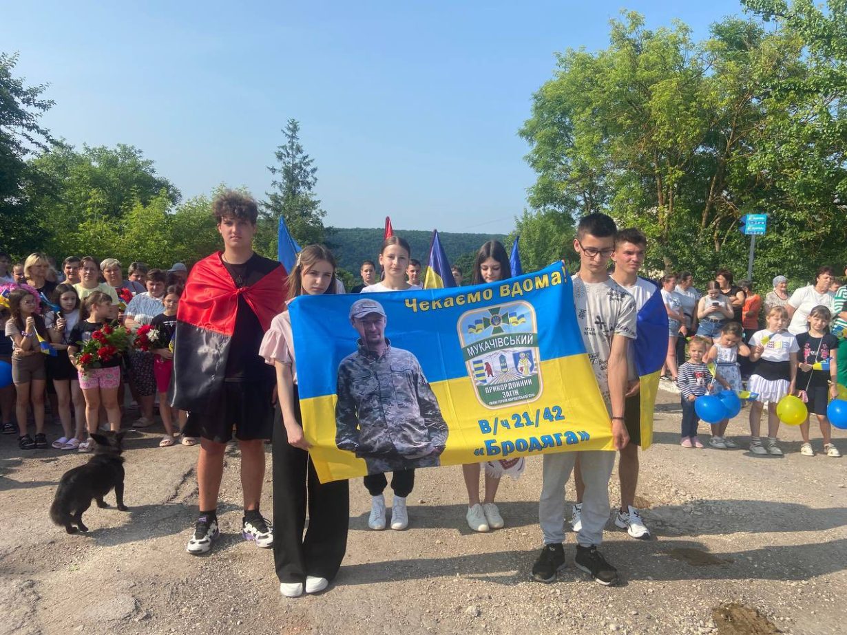 На Городенківщині зустріли Героя Віталія ленчовського, який повернувся додому після 2,5 років неволі