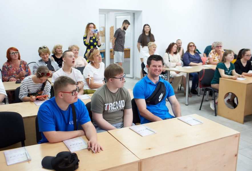 “Сонячні діти”: у Франківську презентували інклюзивну розмальовку