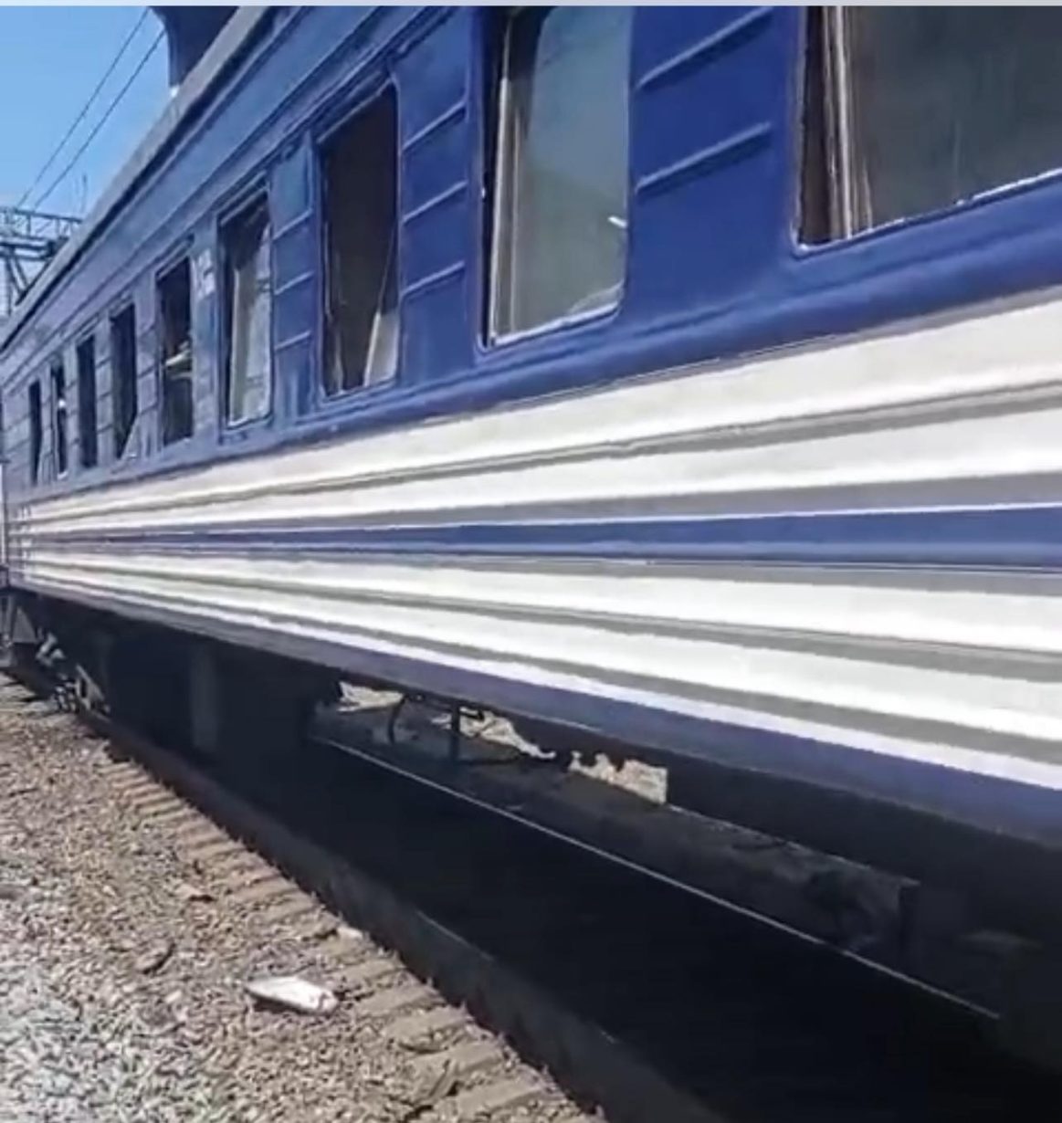 Під час атаки на Дніпропетровщину росіяни пошкодили пасажирський потяг