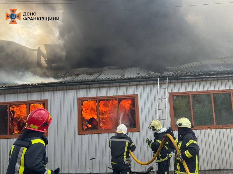 На Калущині ліквідували масштабну пожежу