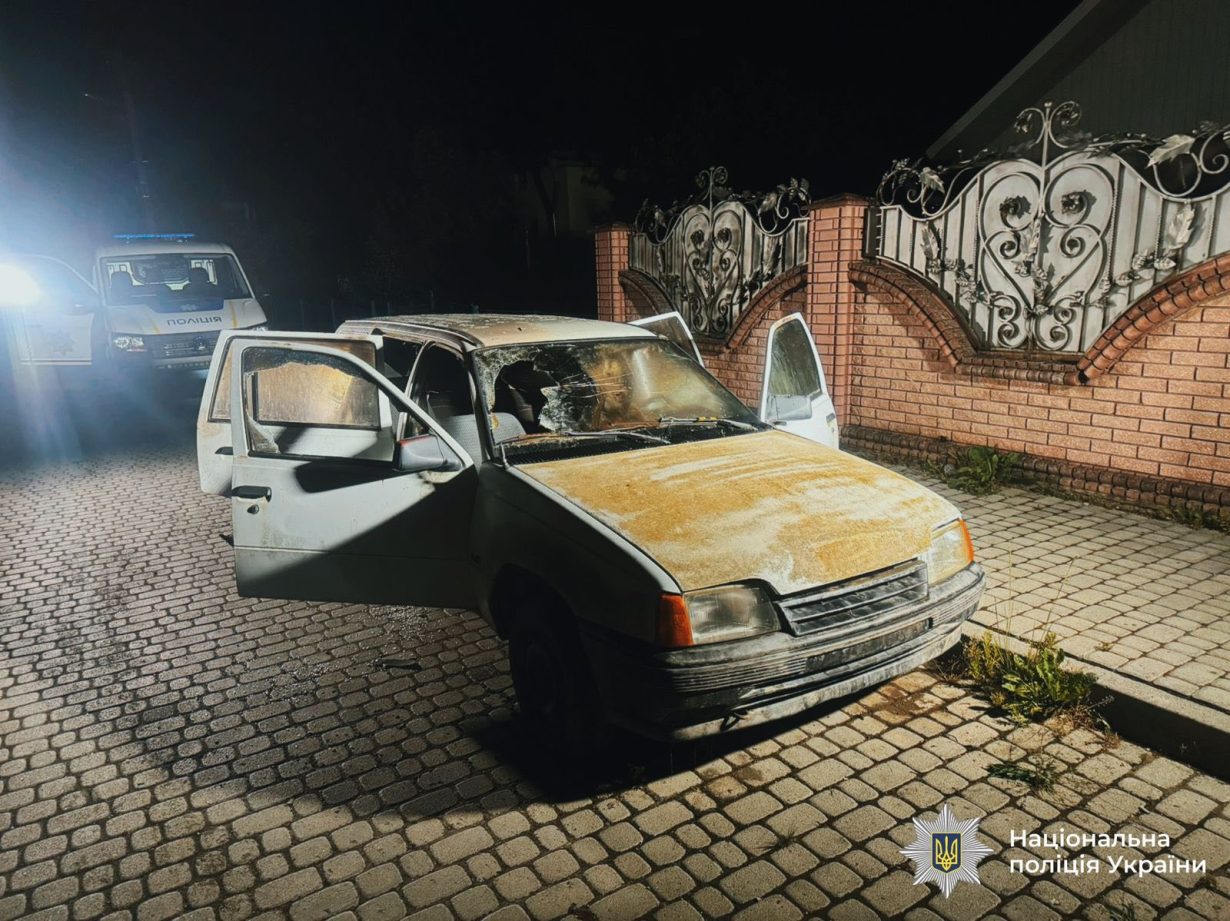 У Надвірній чоловік навмисно підпалив авто  пенсіонера (ФОТО)