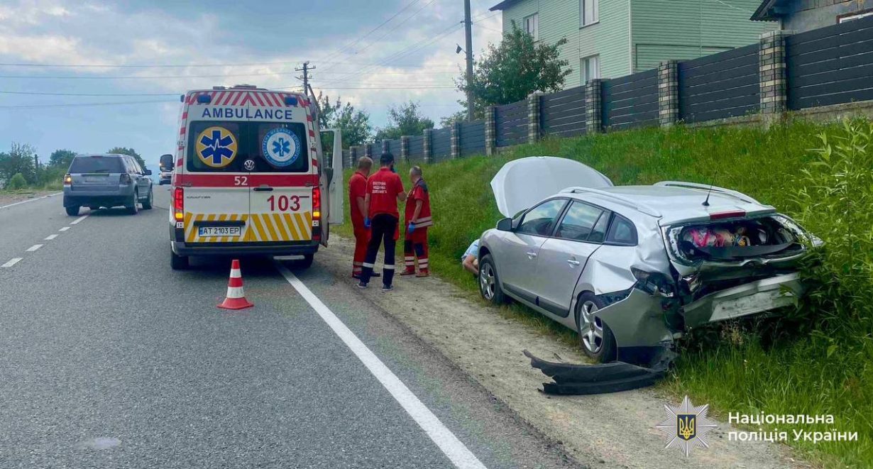 На Надвірнянщині зіткнулися два легковики, є постраждалі