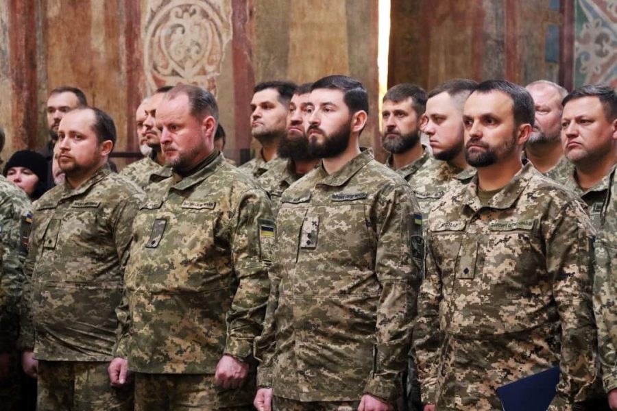 «Хрестик маєш? Давай»: як франківський капелан працював з бійцями на гарячому напрямку