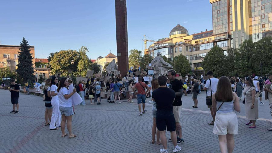 «Корупція теж слуга народу?»: в Івано-Франківську вдруге пікет проти обмежень антикорупційних організацій
