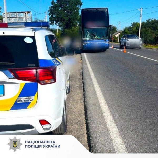 У Долині автобус на смерть збив літню жінку