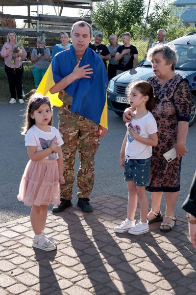 У Тисменицькій громаді зустріли захисника Петра Марцінка, який повернувся з ворожого полону