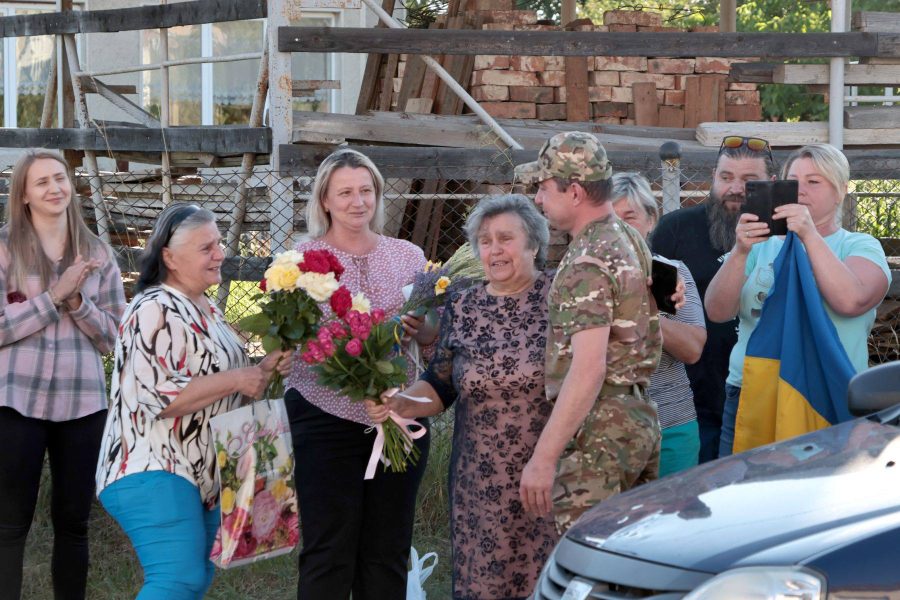 У Тисменицькій громаді зустріли захисника Петра Марцінка, який повернувся з ворожого полону