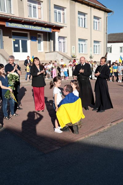У Тисменицькій громаді зустріли захисника Петра Марцінка, який повернувся з ворожого полону