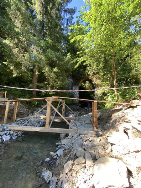 У Ворохті ремонтують міст до вузькоколійного віадуку