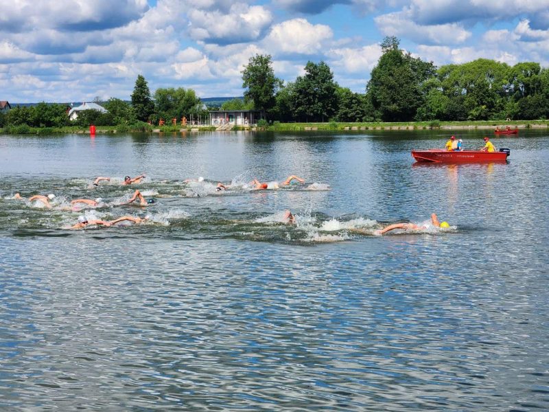 50 спортсменів змагаються в Івано-Франківську у плаванні на відкритій воді