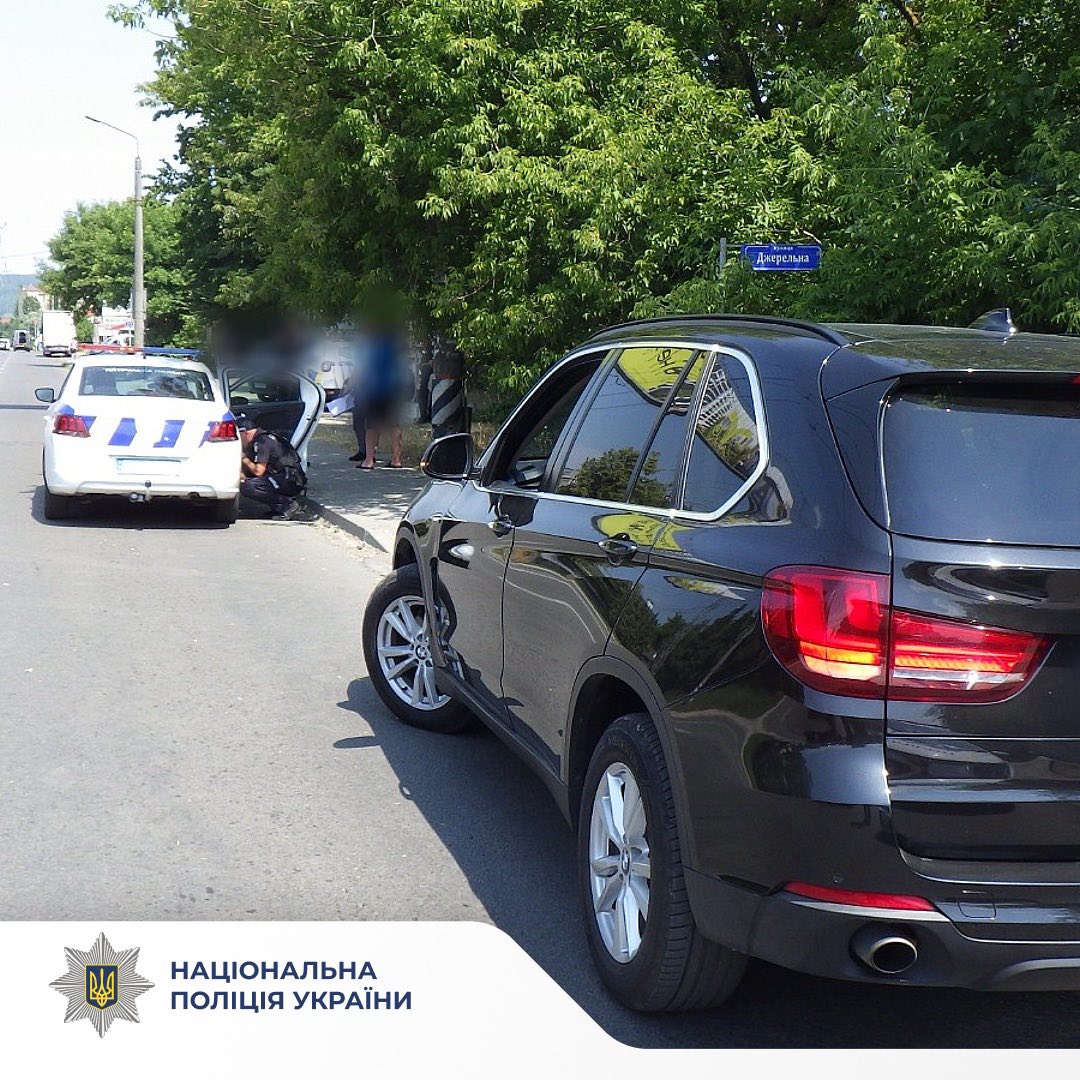 12 тисяч гривень і $100: на Франківщині водій намагався “відкупитися” за кермування в стані сп’яніння