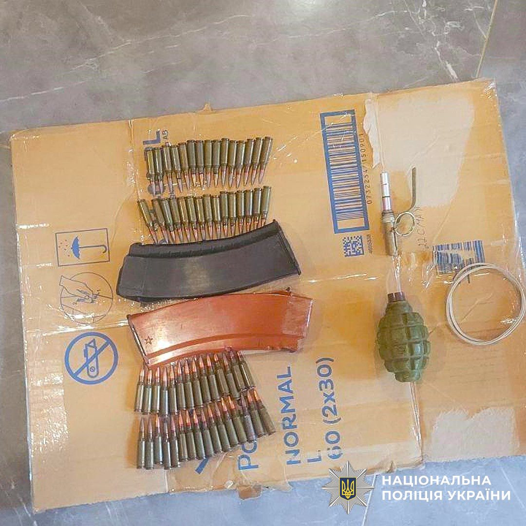Двох прикарпатців затримали за торгівлю зброєю та боєприпасами