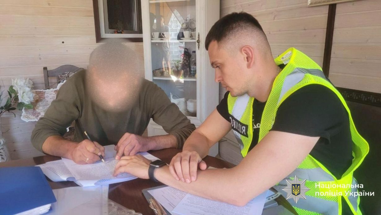 Двох прикарпатців затримали за торгівлю зброєю та боєприпасами