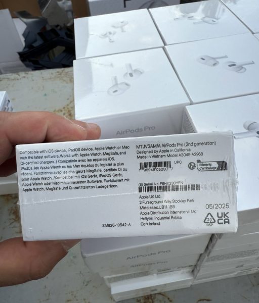Волинські митники викрили контрабанду з технікою Apple, яку замаскували під ковбасу