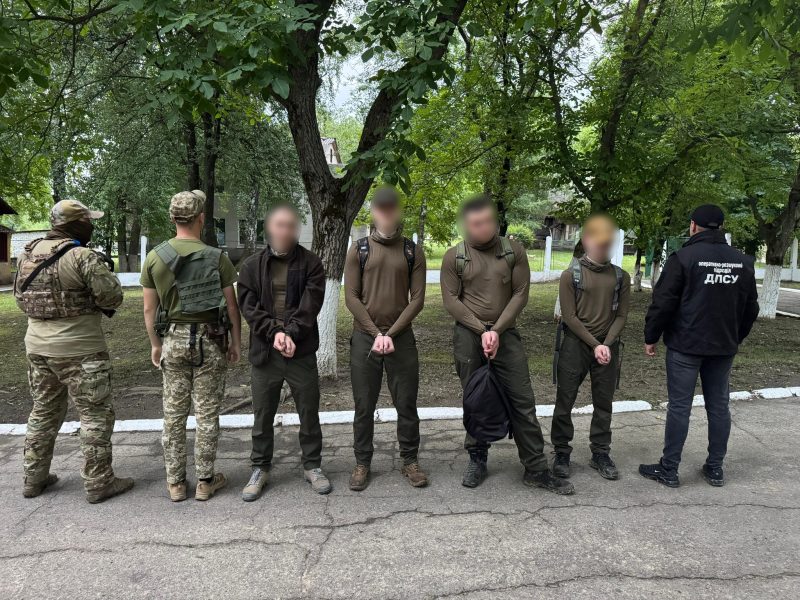 Прикордонники затримали прикарпатців, які за онлайн-картою тікали до Румунії