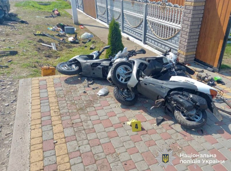 У Заболотівській громаді автомобіль від удару з’їхав у кювет