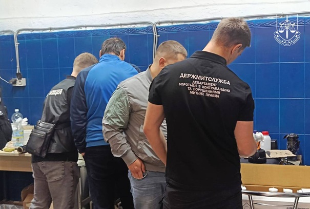 В Україні оголосили підозру організаторам масштабного виробництва підроблених пестицидів