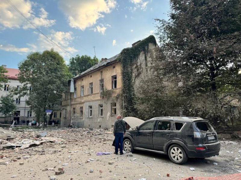 Атака на Львів: пошкоджені десятки будинків, є загибла та поранені