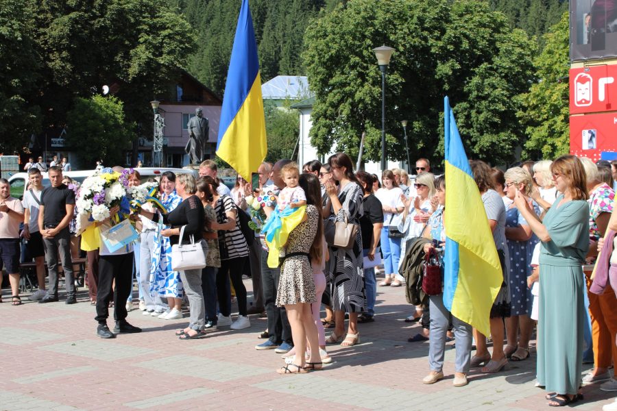 У Верховині громада зустріла захисника з російського полону