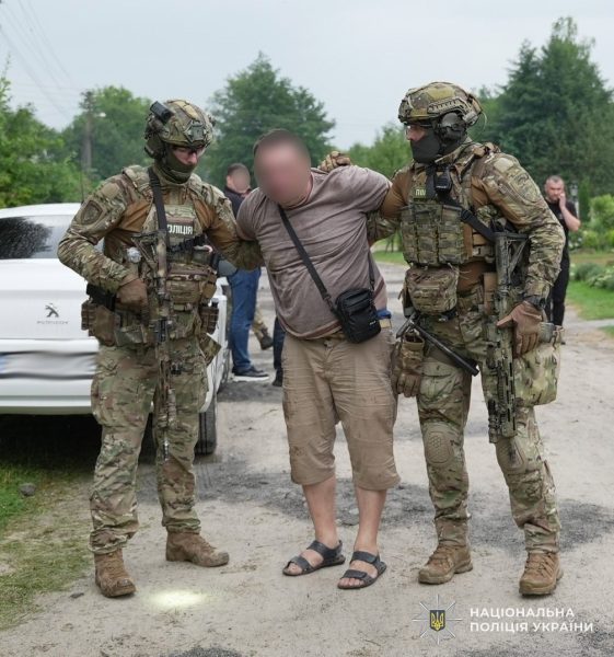 На Львівщині п’яний водій погрожував патрульним гранатою