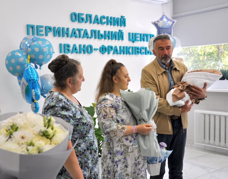 Вимолена дитина: дружина загиблого захисника з Богородчанщини народила сина