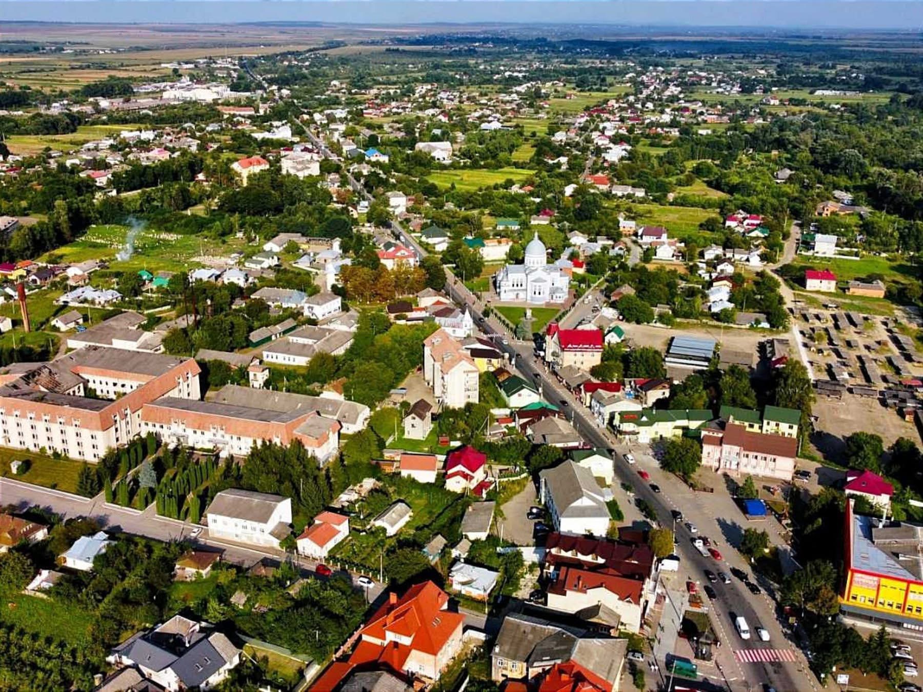 На Прикарпатті прокурори через суд зобов’язують селищну раду утворити орган охорони культурної спадщини