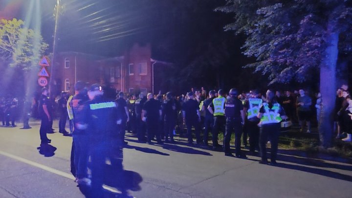 “З вікон лунали крики про допомогу”:  у Вінниці через ТЦК люди мітингували біля стадіону