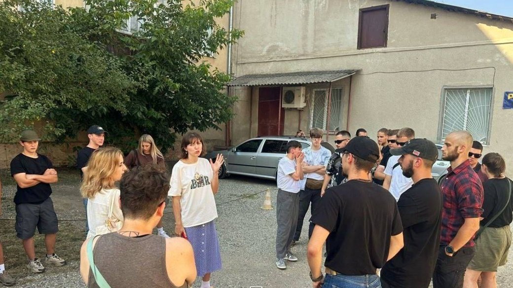 В Івано-Франківську намагалися зірвати відкриття ком’юніті-центру ЛГБТ+ спільноти. Поліція зареєструвала звернення