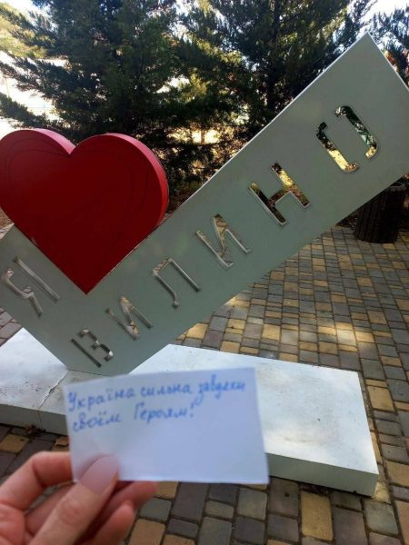 Українці в окупації долучилися до акції вшанування загиблих захисників (ФОТО)