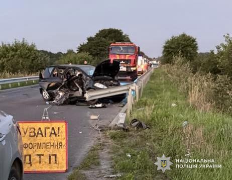 На Львівщині авто з підлітками потрапило в ДТП: двоє загиблих і троє травмованих