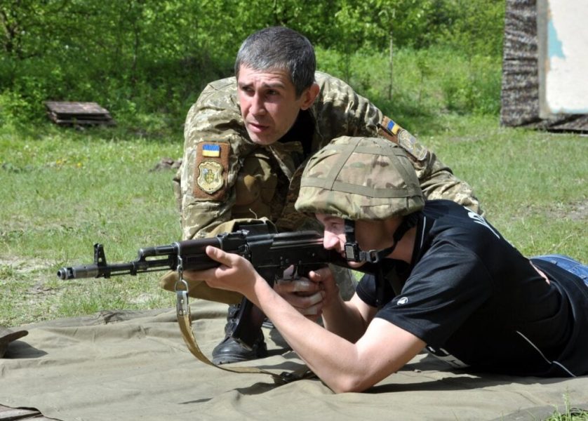 Нова модель від Міноборони: школярів з 14 років готуватимуть до національного спротиву