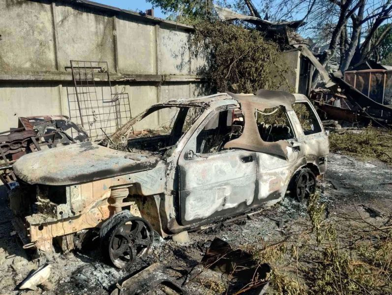 «Стаємо і робимо»: у Брошнів-Осаді автомайстри від початку війни ремонтують машини на передову