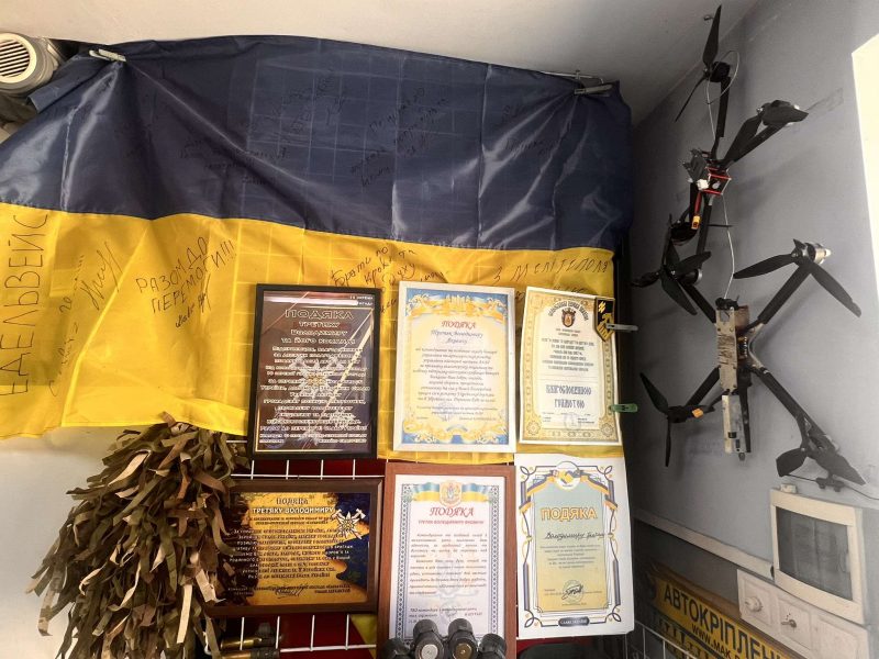 «Стаємо і робимо»: у Брошнів-Осаді автомайстри від початку війни ремонтують машини на передову