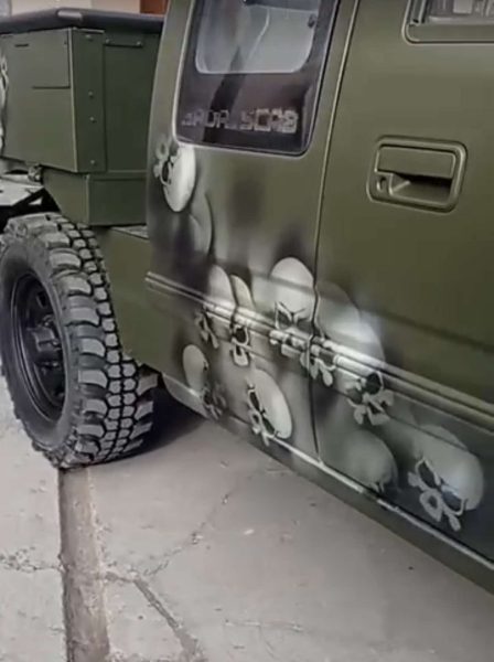 «Стаємо і робимо»: у Брошнів-Осаді автомайстри від початку війни ремонтують машини на передову