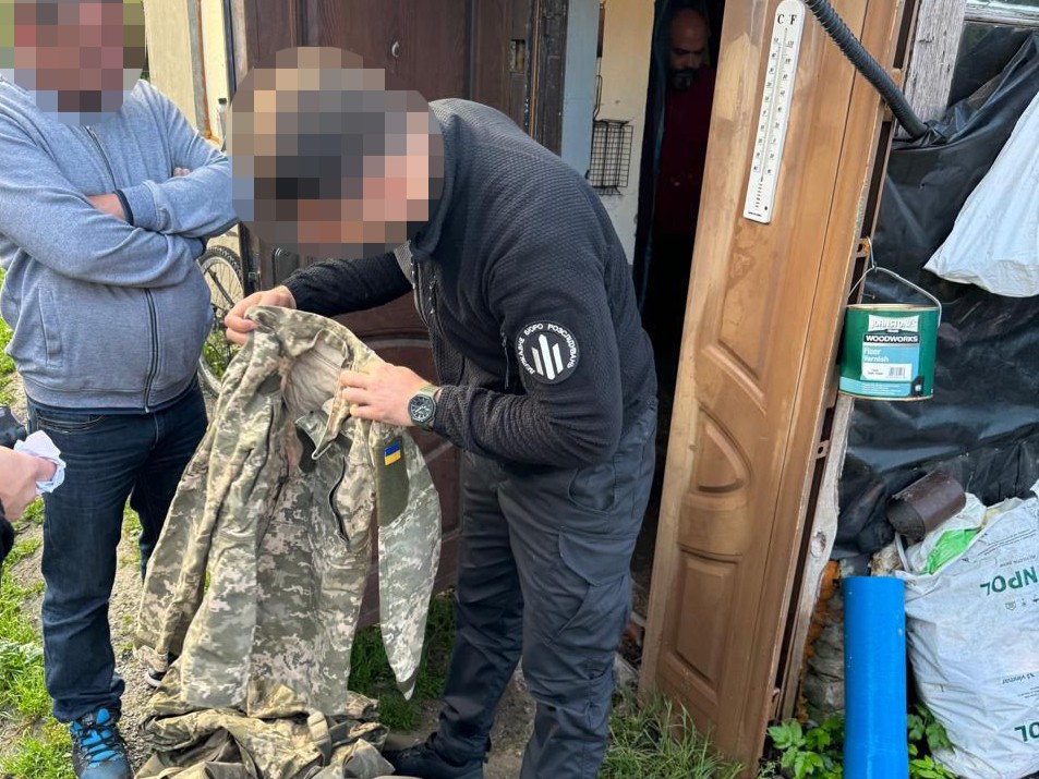Командир рівненської військової частини змушував військових будувати йому будинок — ДБР