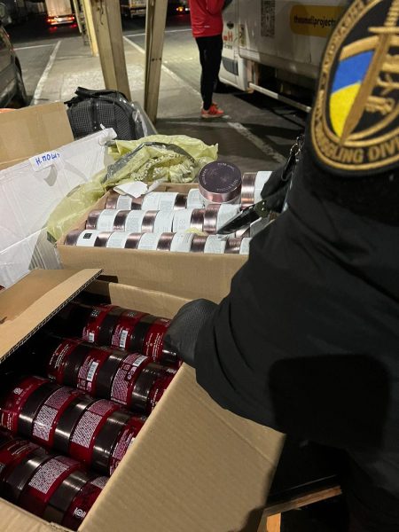 Франківець намагався провезти товар на сотні тисяч