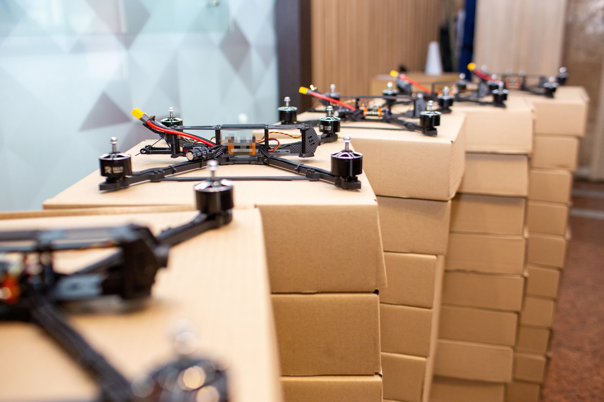 З Франківська передали 50 FPV-дронів для стрілецького батальйону поліції Прикарпаття (ФОТО)