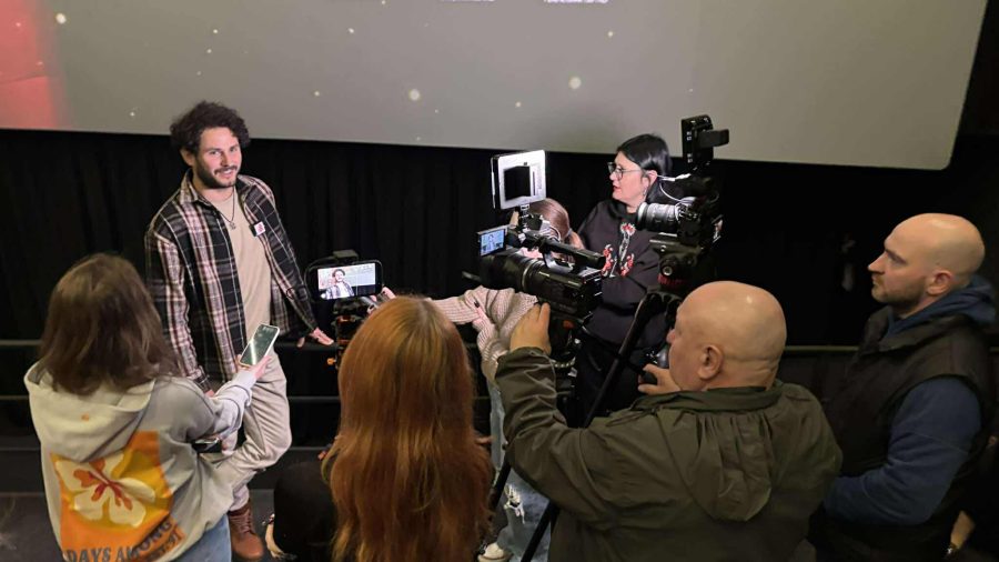 Щоб зіграти роль Святого Миколая, франківський актор консультувався зі священником (фото)