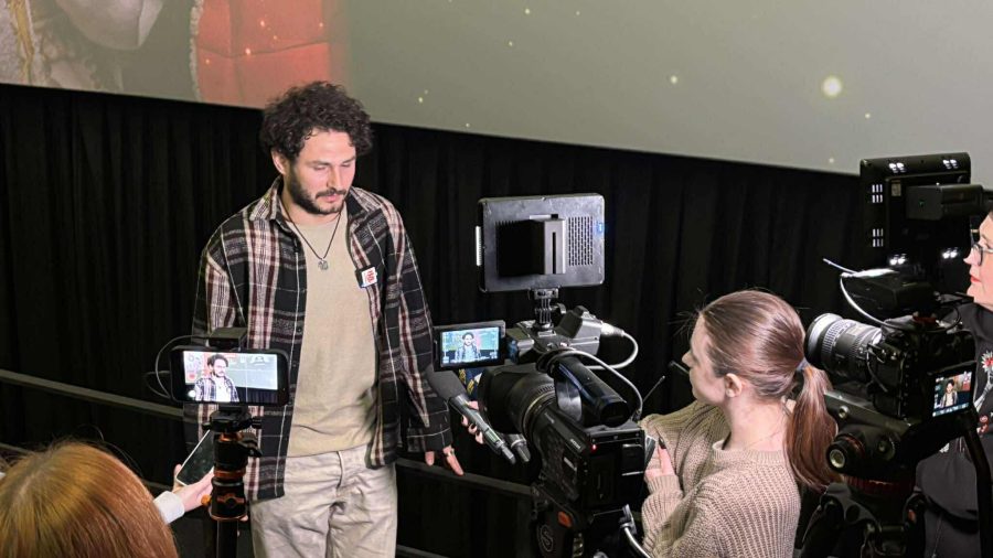 Щоб зіграти роль Святого Миколая, франківський актор консультувався зі священником (фото)